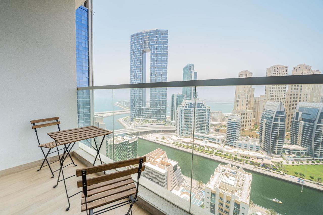 Fam Living - Marina Marvel - Studio Apartment With Breathtaking Views In Studio One Tower دبي المظهر الخارجي الصورة