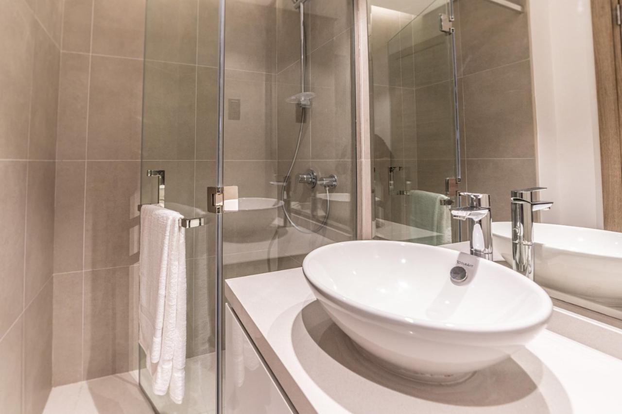Fam Living - Marina Marvel - Studio Apartment With Breathtaking Views In Studio One Tower دبي المظهر الخارجي الصورة