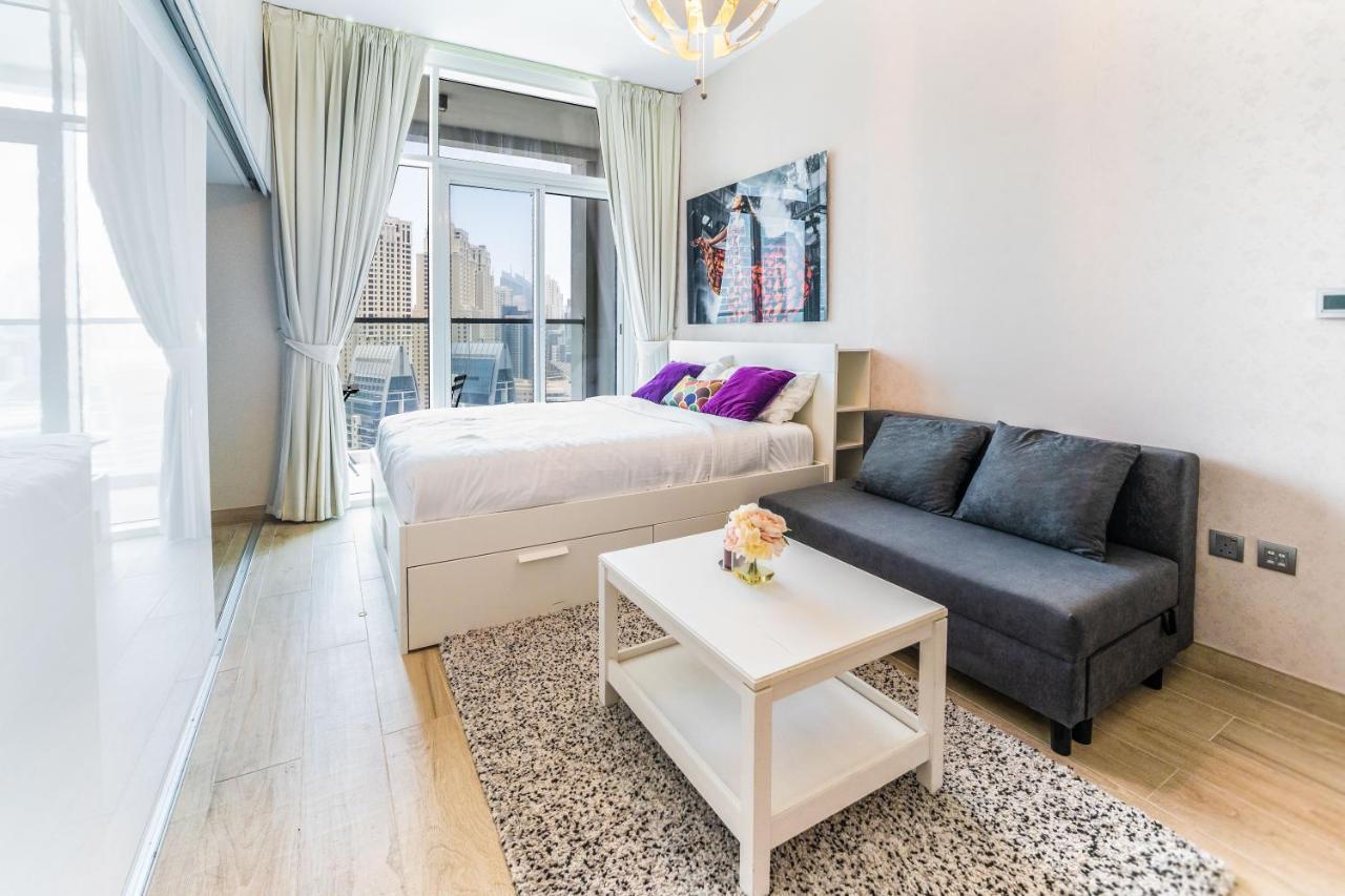 Fam Living - Marina Marvel - Studio Apartment With Breathtaking Views In Studio One Tower دبي المظهر الخارجي الصورة