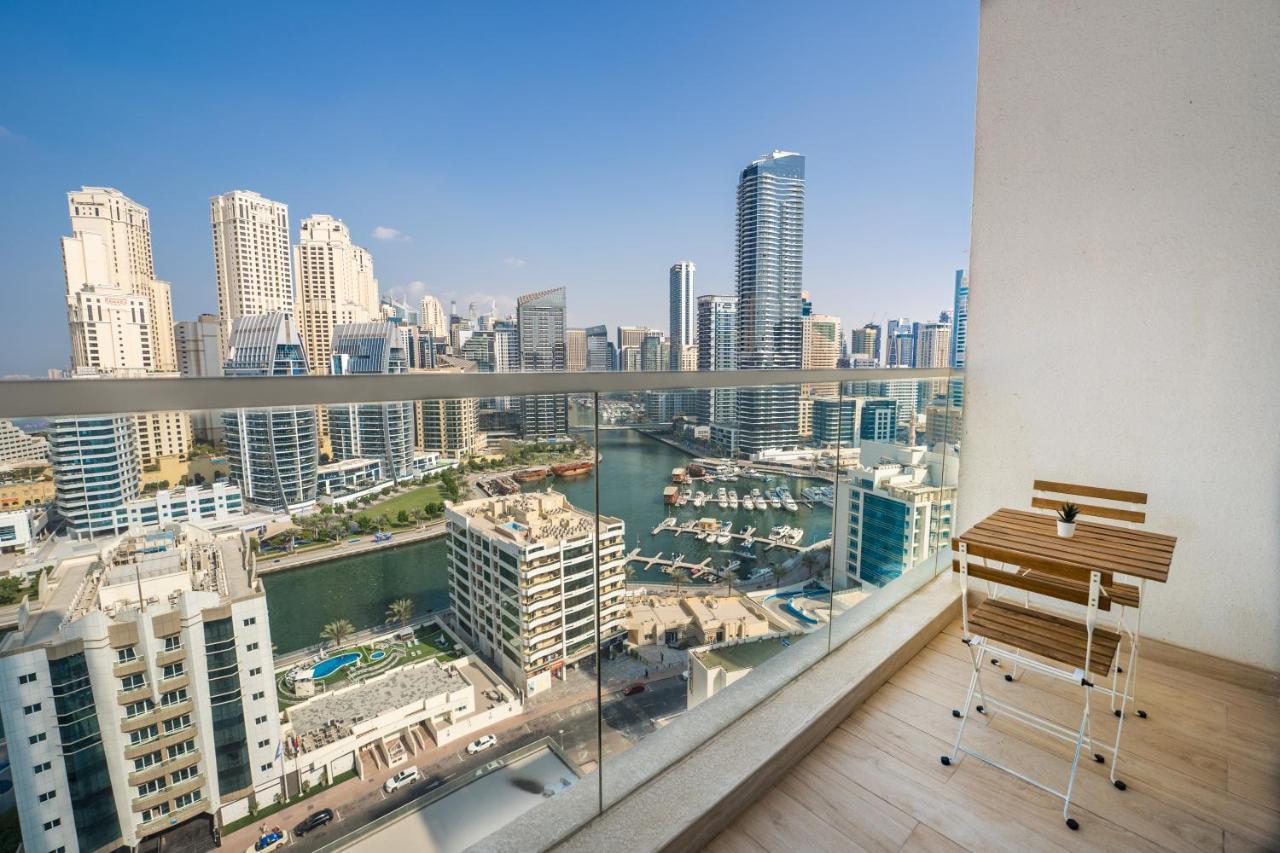 Fam Living - Marina Marvel - Studio Apartment With Breathtaking Views In Studio One Tower دبي المظهر الخارجي الصورة