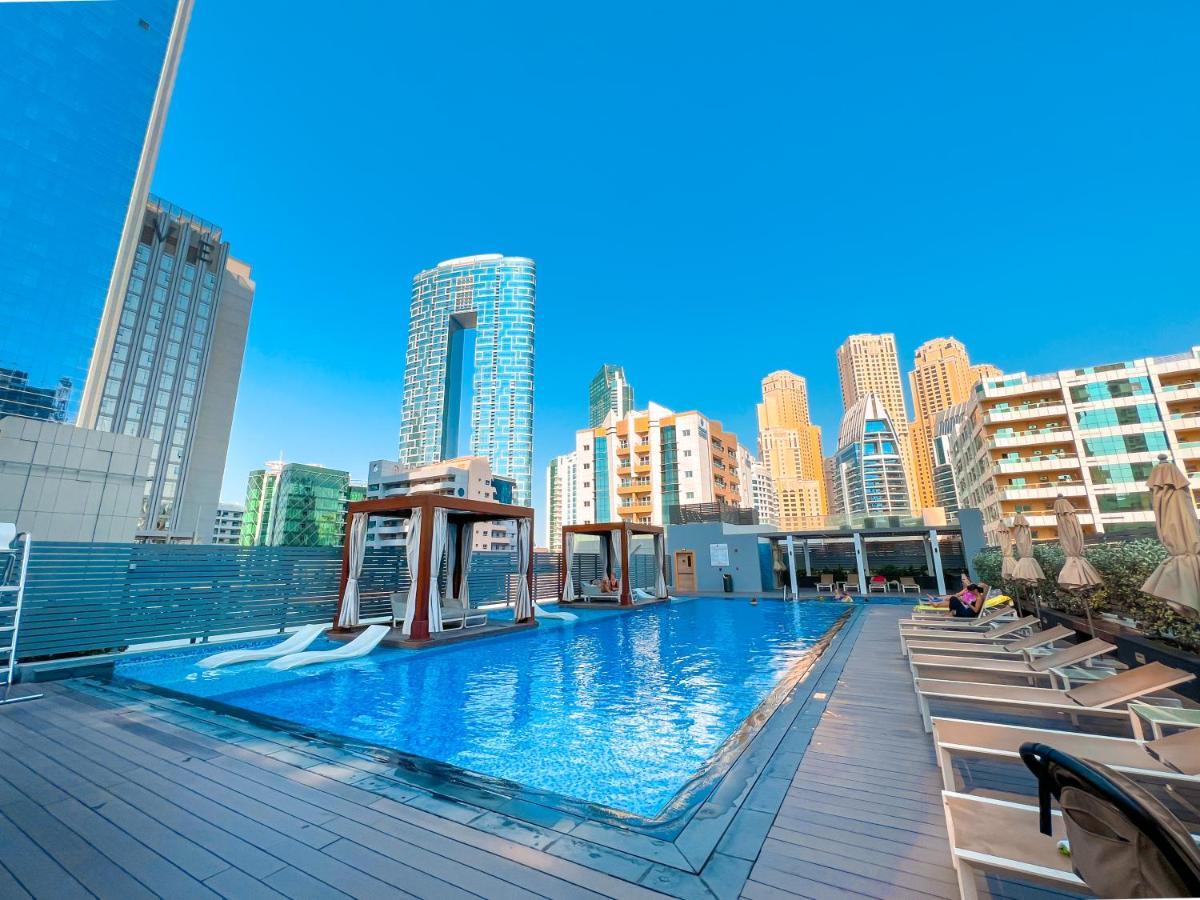 Fam Living - Marina Marvel - Studio Apartment With Breathtaking Views In Studio One Tower دبي المظهر الخارجي الصورة
