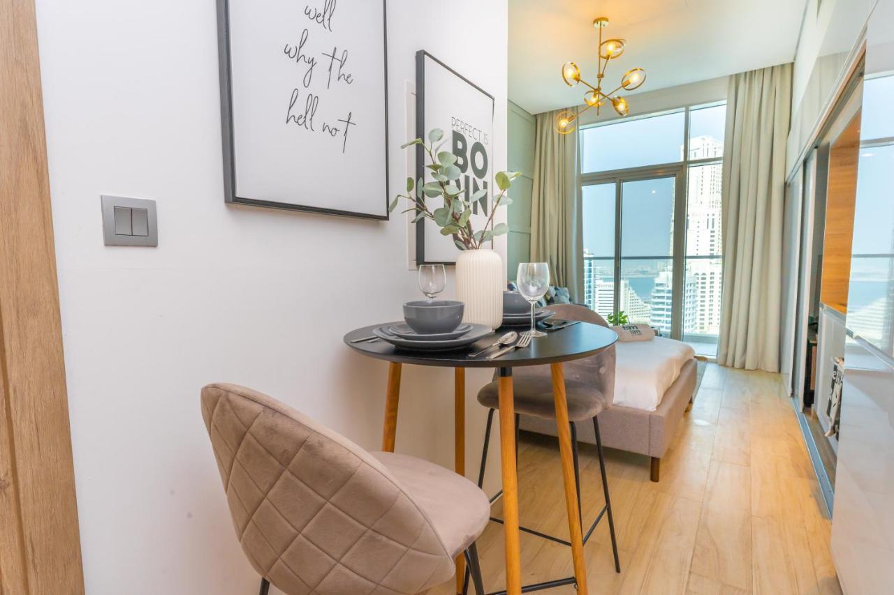 Fam Living - Marina Marvel - Studio Apartment With Breathtaking Views In Studio One Tower دبي المظهر الخارجي الصورة