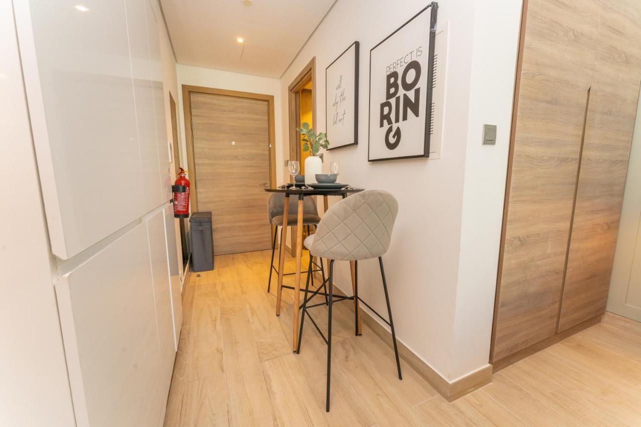 Fam Living - Marina Marvel - Studio Apartment With Breathtaking Views In Studio One Tower دبي المظهر الخارجي الصورة