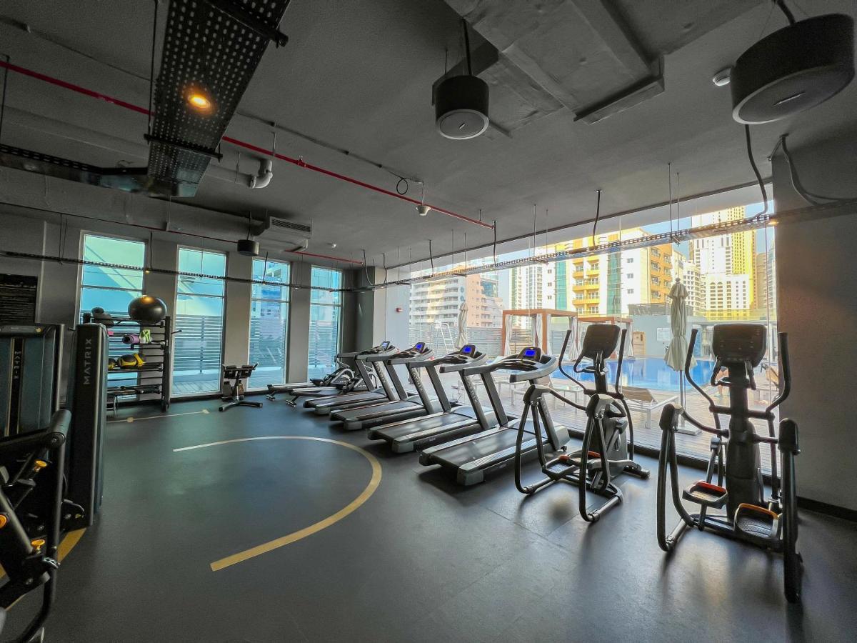 Fam Living - Marina Marvel - Studio Apartment With Breathtaking Views In Studio One Tower دبي المظهر الخارجي الصورة